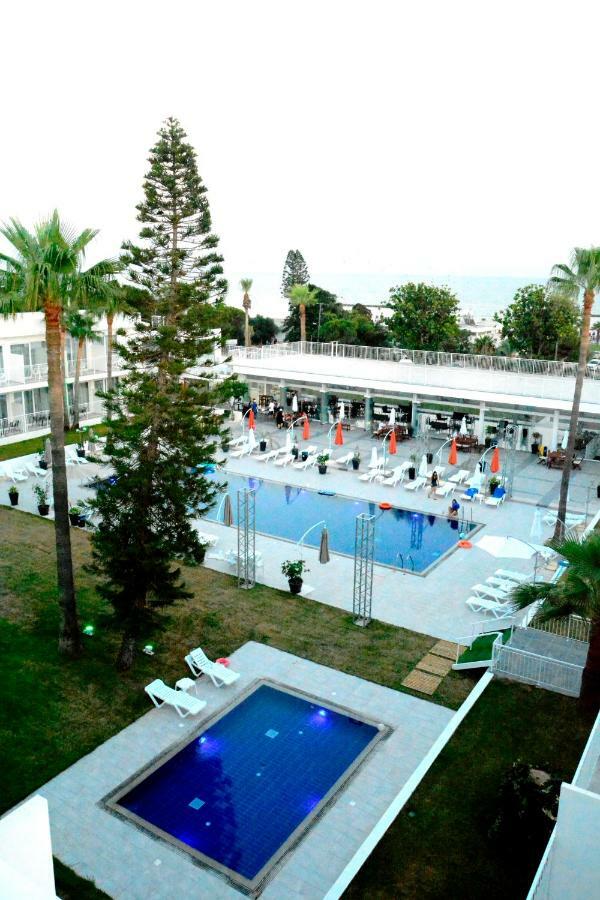 Lysithea Hotel Larnaca Extérieur photo